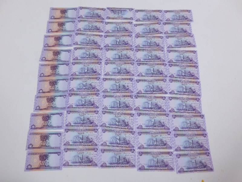lot 50 image: Lot of Dinars