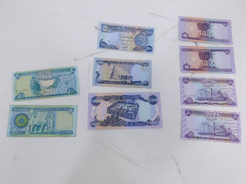 lot 52 image: Lot of Dinars