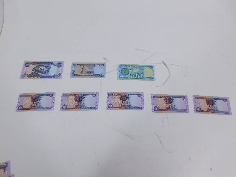 lot 54 image: Lot of Dinars