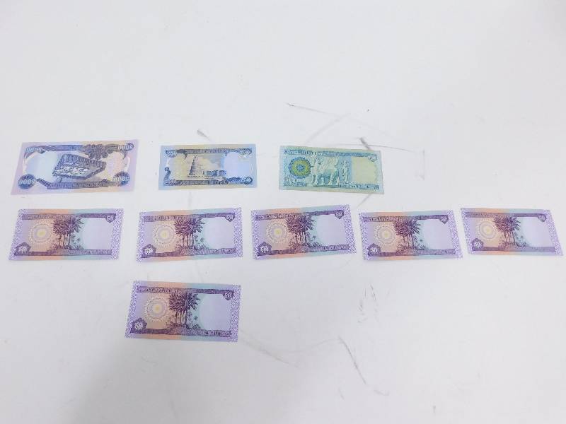lot 55 image: Lot of Dinars