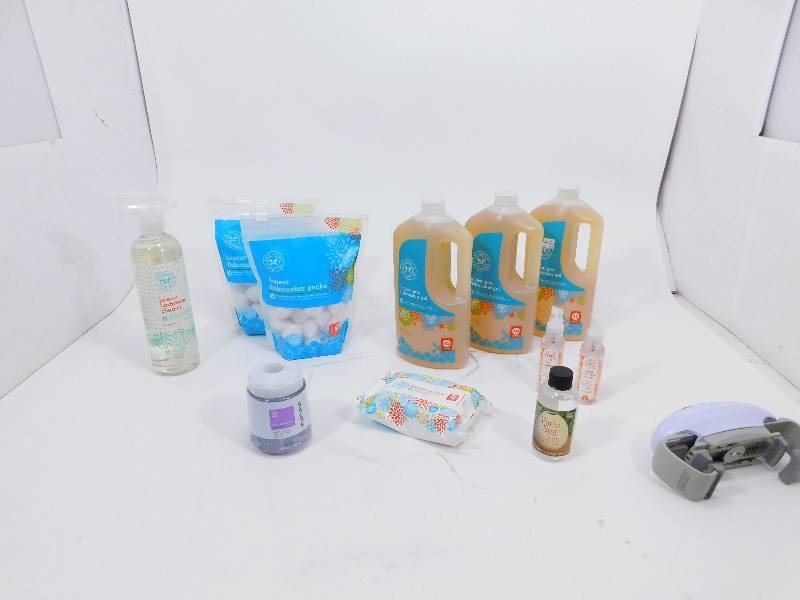 lot 65 image: Lot of Kitchen Soaps and A Jar Opener