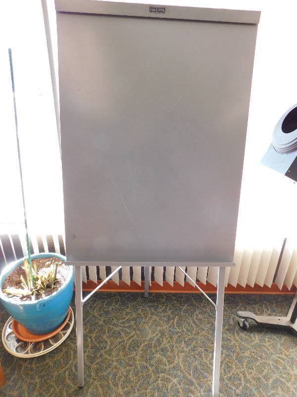 lot 70 image: Da-Lite Paper Pad Easel