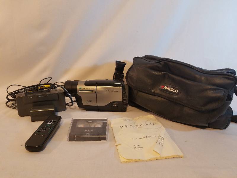 VINTAGE CAMCORDER WITH EVERYTHING