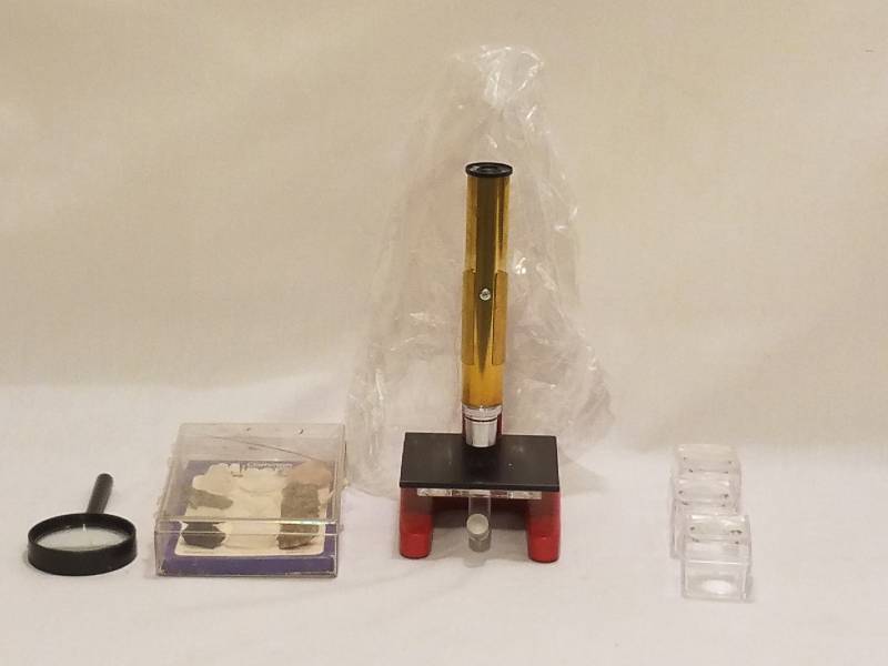 MICROSCOPE WITH ACCESSORIES