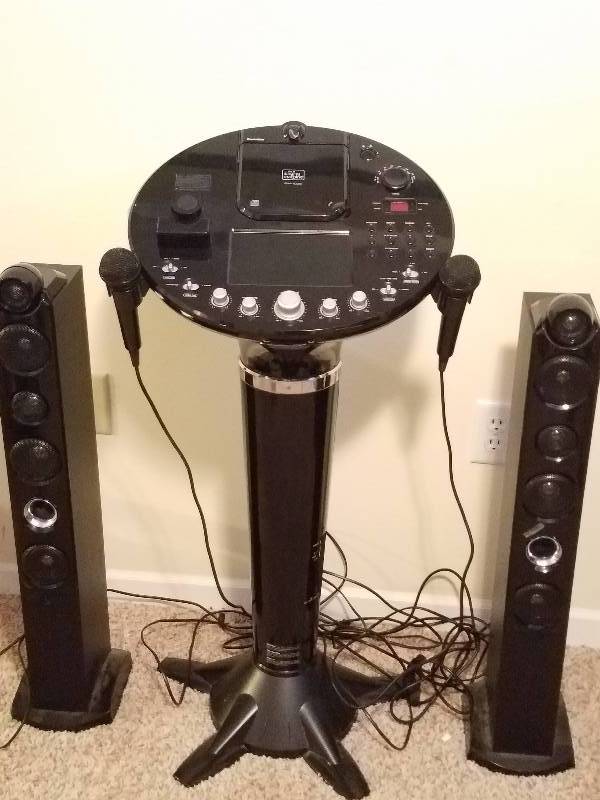 KARAOKE MACHINE