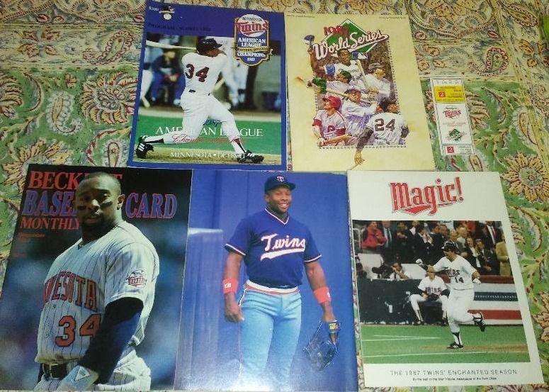lot 11 image: MN Twins 1987 Magic Twins Enchanted Season fan pack Homer Hanky