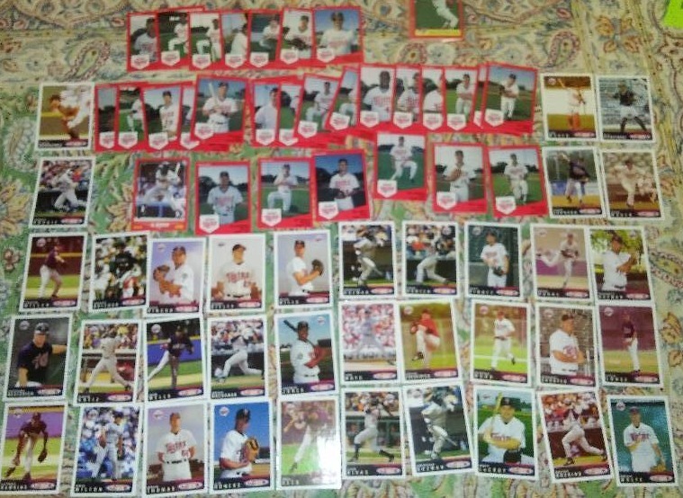 lot 31 image: MN Twins Cards