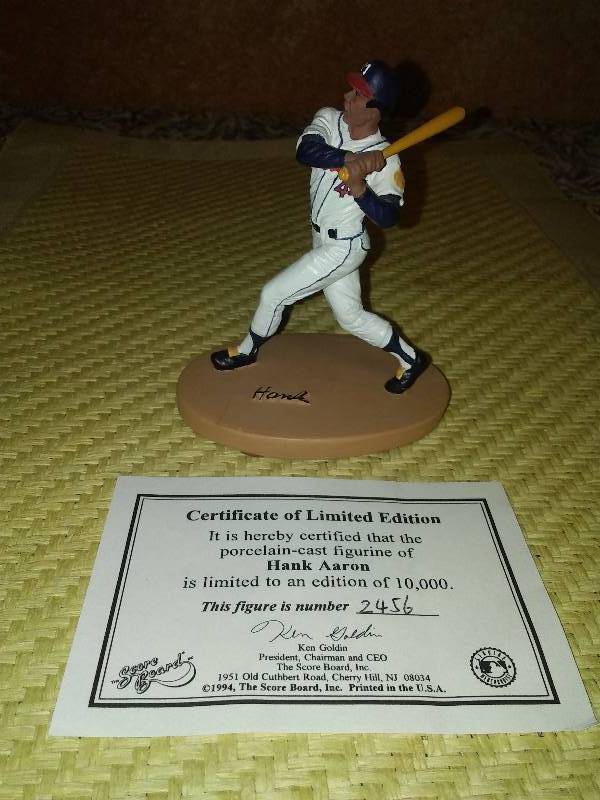 lot 42 image: Hank Aaron Braves and George Brett, 4 in. figurine,