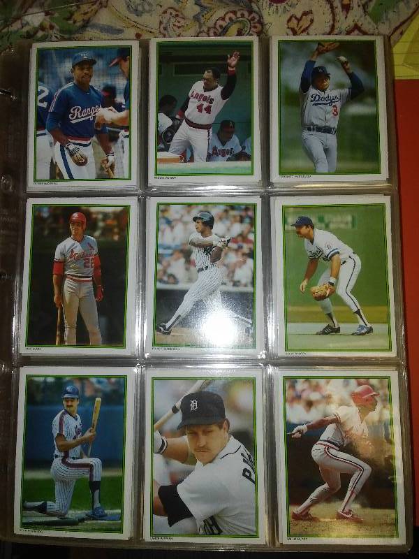 lot 58 image: 650 card binder MLB INCREDIBLE