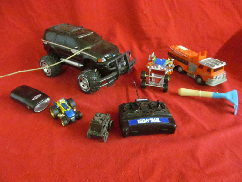lot 4 image: Ford Remote Control Truck