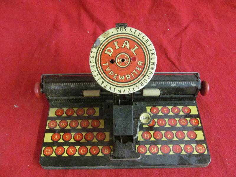 lot 46 image: vintage Marxs Dial Typewriter