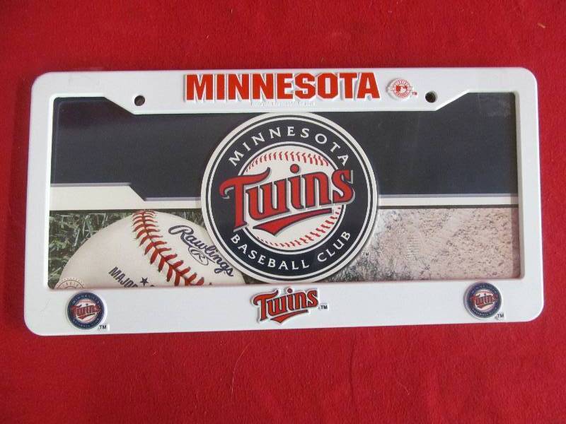 lot 60 image: MN Twins plate, bracket