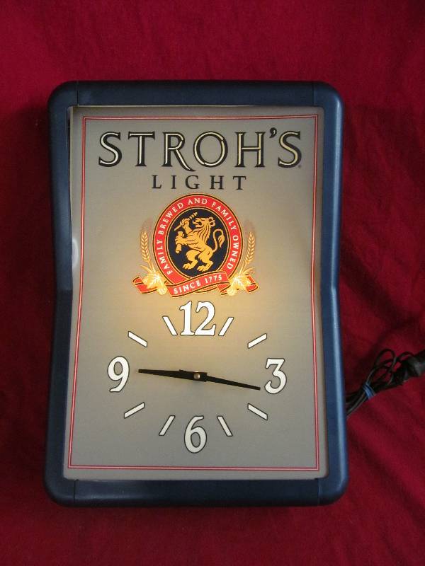 lot 66 image: Strohs lighted clock
