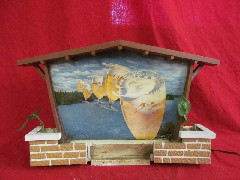 lot 68 image: vintage Hamms beer light display
