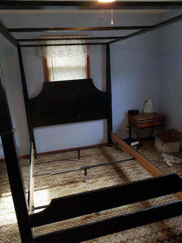 lot 1 image: Snyder Canopy bed