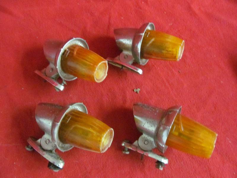 lot 86 image: vintage amber lights
