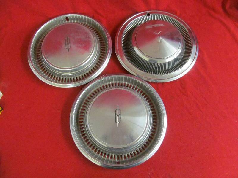 lot 105 image: Vintage Oldsmobile hub caps
