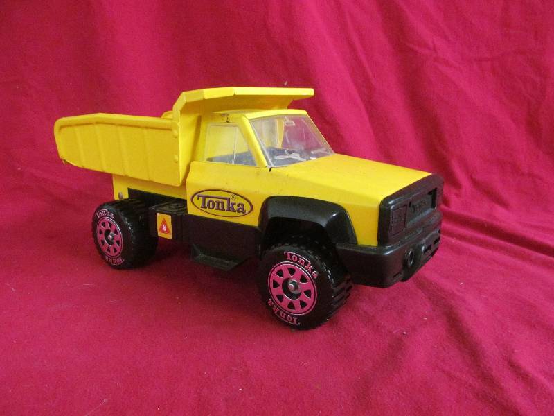 lot 125 image: Tonka Dump truck