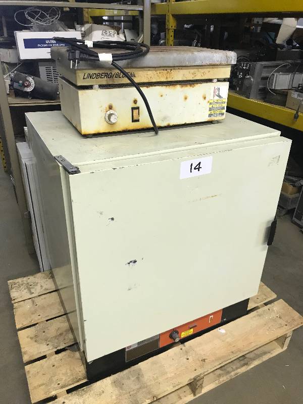 lot 14 image: LAB OVEN AND HOT PLATE