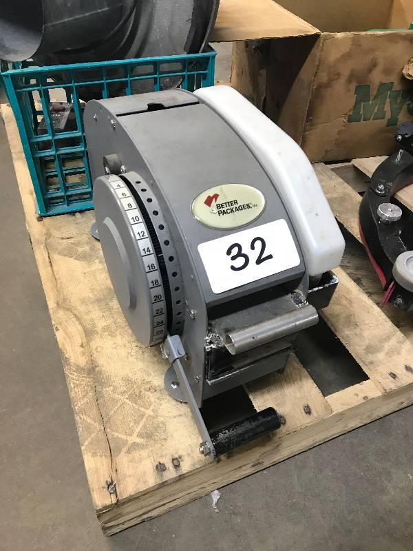 lot 32 image: PACKAGE TAPE MACHINE