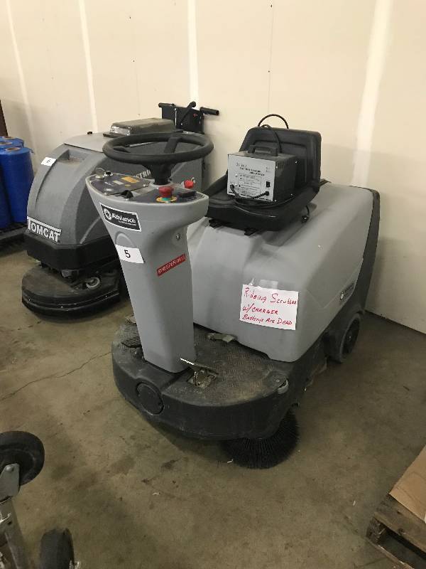 lot 5 image: ADVANCE FLOOR SCRUBBER W CHARGER