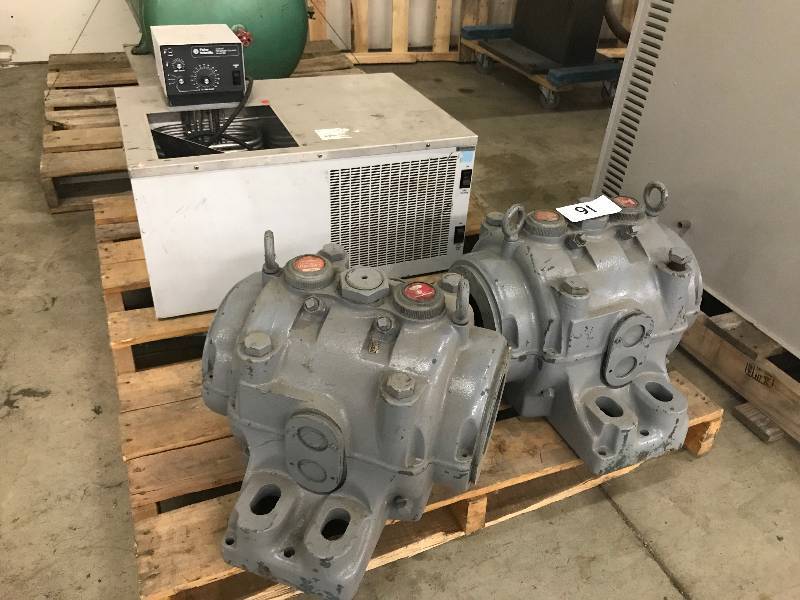 lot 91 image: LARGE BEARINGS AND LAB CIRCULATOR