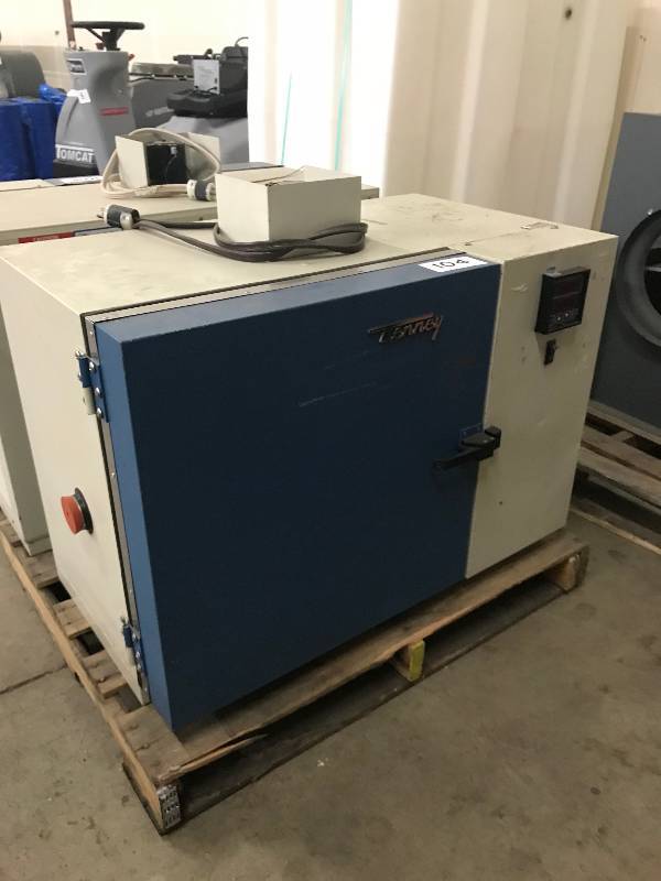 lot 104 image: REFRIGERATED LAB CHAMBER