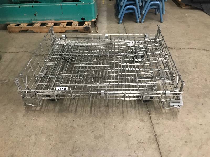 lot 106 image: COLLAPSIBLE WIRE BIN