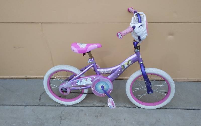 lot 7 image: Huffy Princess 16 Inch Girls Bike