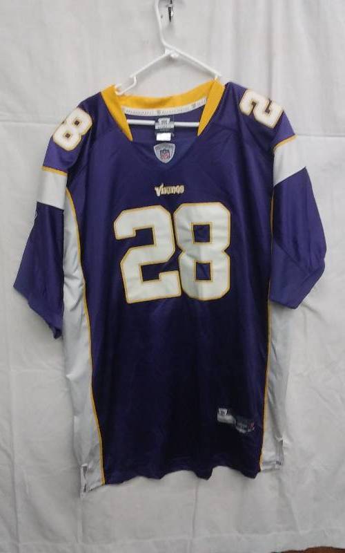 lot 19 image: #28 Vikings Peterson Reebok NFL Equip. (Purple) Size 56