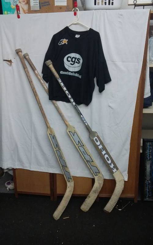 lot 41 image: 3-Goalie Sticks, 1-Goalie School Jersey Size Junior