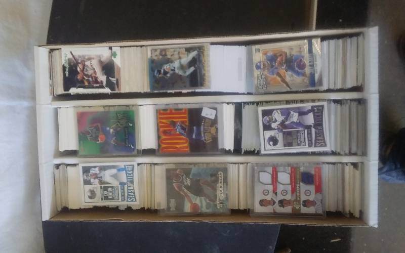 lot 47 image: 3000 Sports Cards Baseball, Football, Basketball Excellent Cond.-Some Stars & Rookies