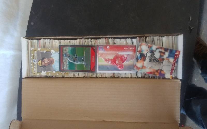 lot 51 image: 750 Baseball Cards All Stars & Hall Of Famers