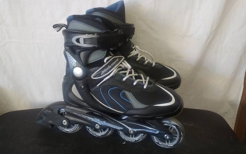 lot 64 image: Blade Runner Pro Boys Size 7 Inline Skates Like New Condition