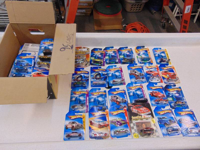 (95) NIB Hot Wheels Cars