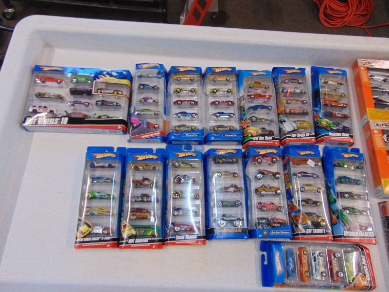 (114) NIB Hot Wheels Cars
