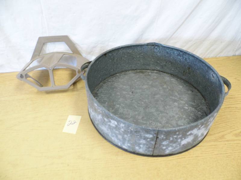Oil Pan - Hose holder