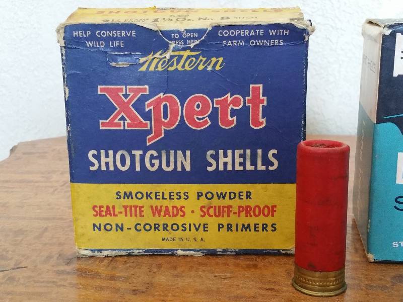 lot 8 image: (2) Vintage 12 Gauge Shotgun Shells