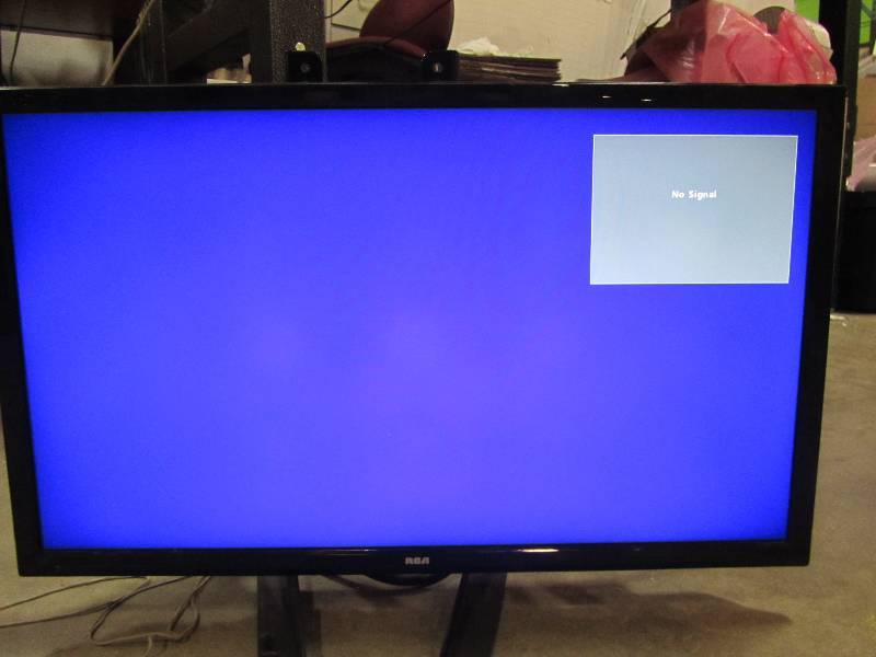 lot 8 image: RCA 24 in. Rear Lit LED LCD 1,080p 60Hz DVD Combo HDTV