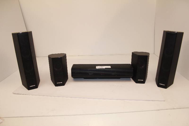 lot 40 image: Samsung Full surround sound speaker system working great