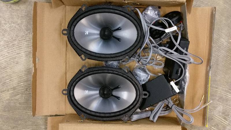FOR PARTS AS-IS Kicker 225W Peak Watts CSS68
