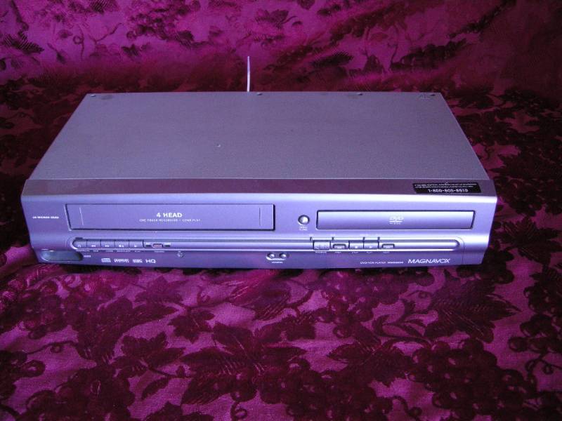 lot 5 image: Magnavox DVDVCR Player