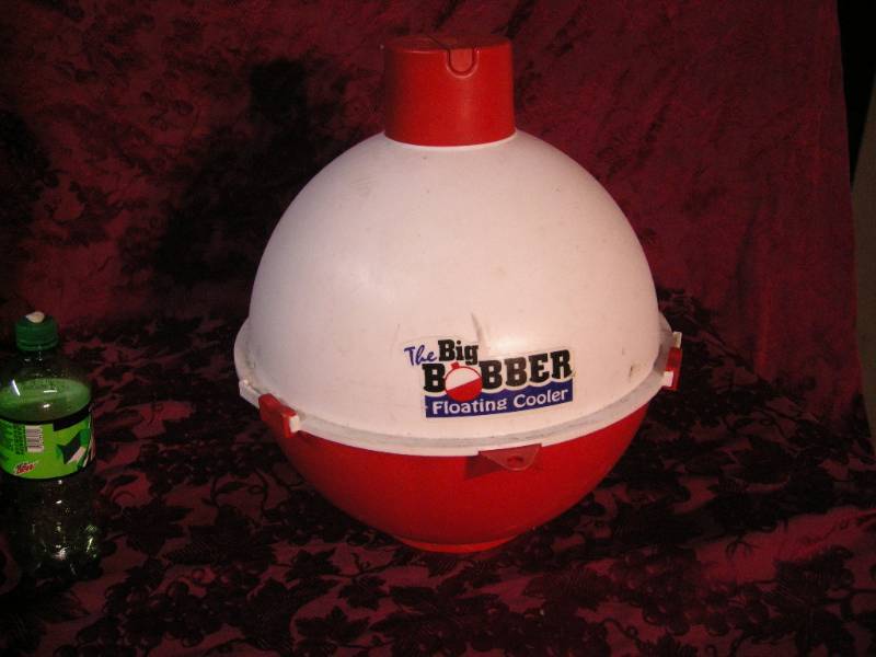 lot 9 image: The Big Bobber Floating Cooler