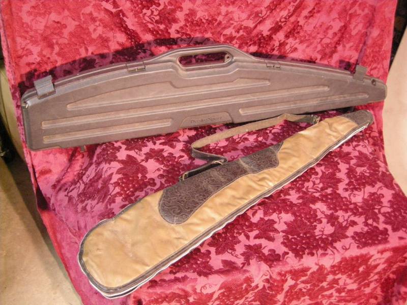 lot 14 image: 2 Gun Cases