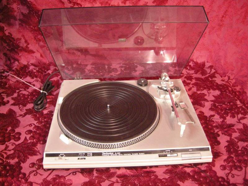 lot 25 image: Technics SL-B20 Turntable Record LP Player
