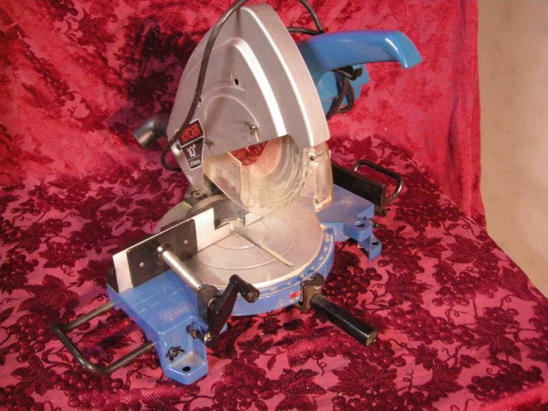 lot 33 image: Ryobi 10 Miter Saw