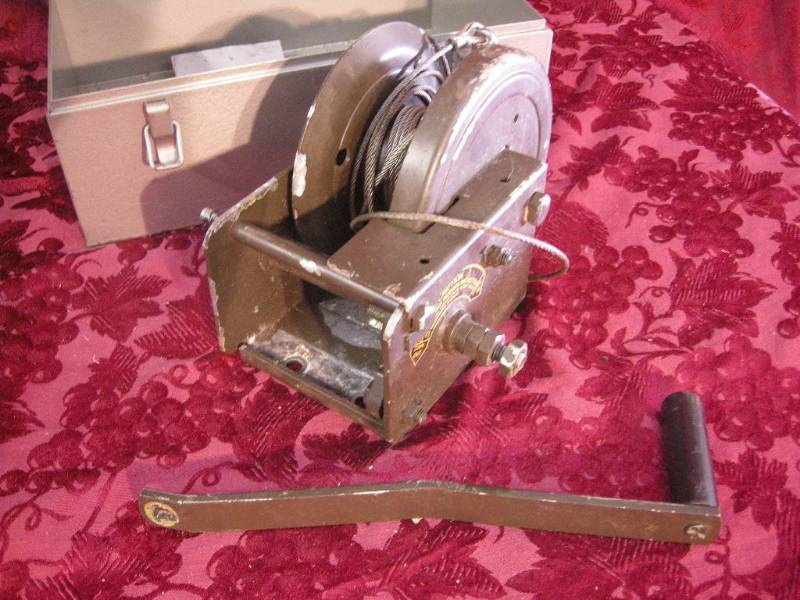 lot 37 image: Cable Winch