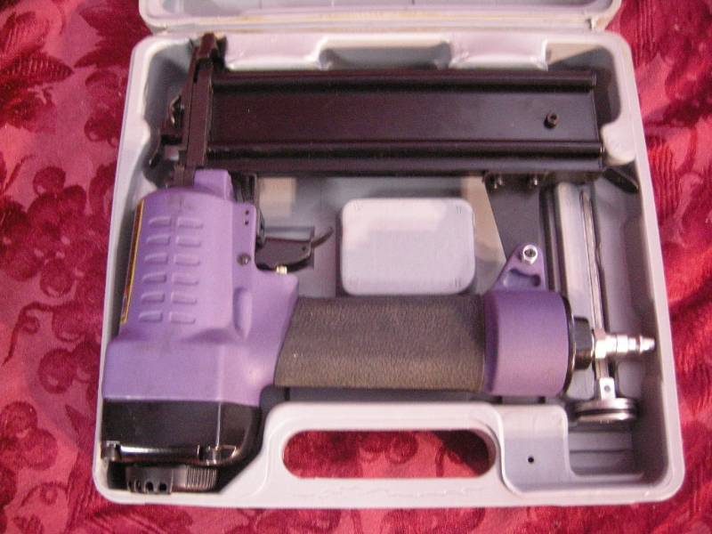 lot 42 image: CN Air Brad Nailer