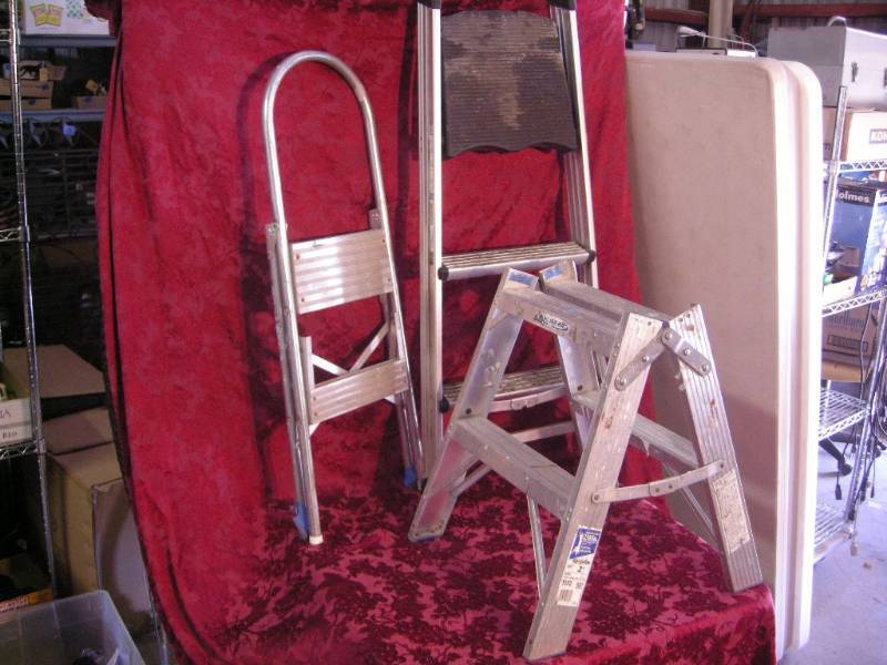 lot 56 image: Aluminum Ladders, Stool