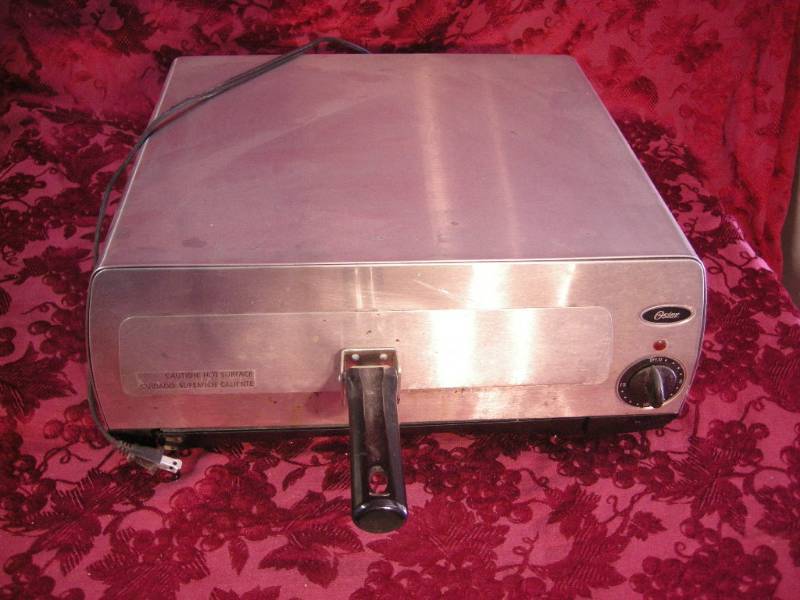 lot 80 image: Oster Stainless Pizza Oven